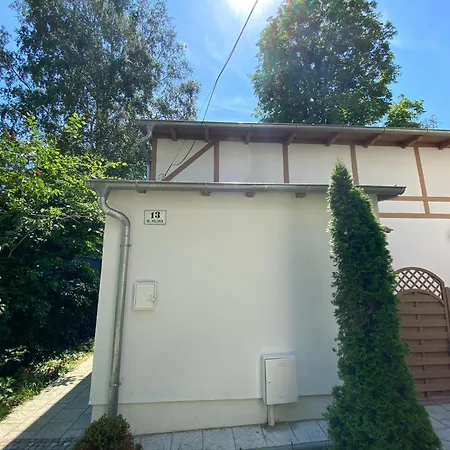 Apartament Szczęśliwa 13 *