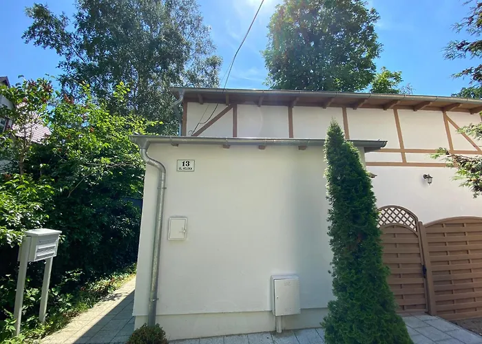 Apartament Szczęśliwa 13 *